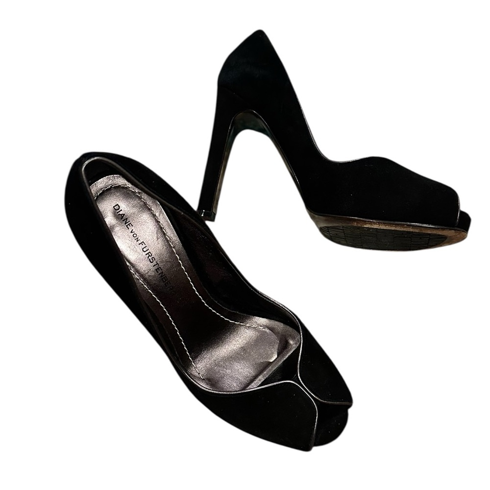 DIANE von FURSTENBERG Black PLATFORM Pump with Subtle Silver Trim 8